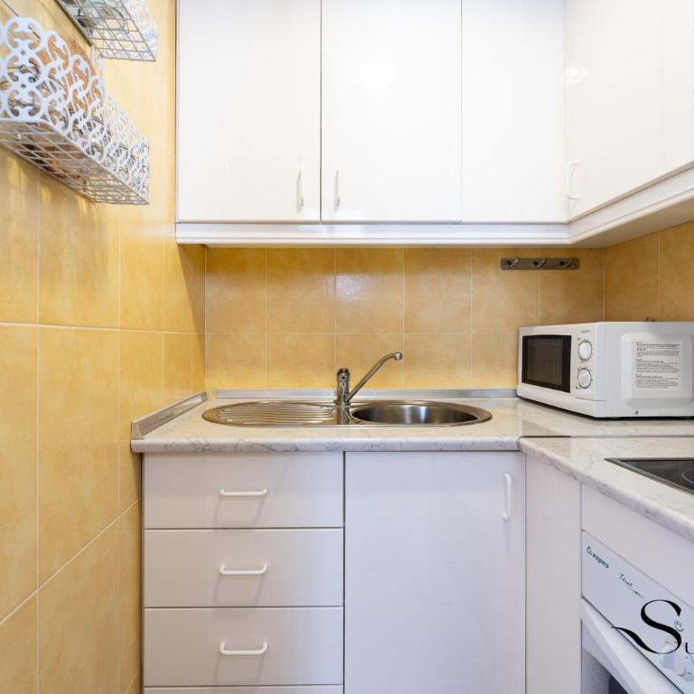 Andalusian Style 3 Bd Apartment with Sea Views in Central Benalmadena - Three-Bedroom Apartment - High Floor - 27