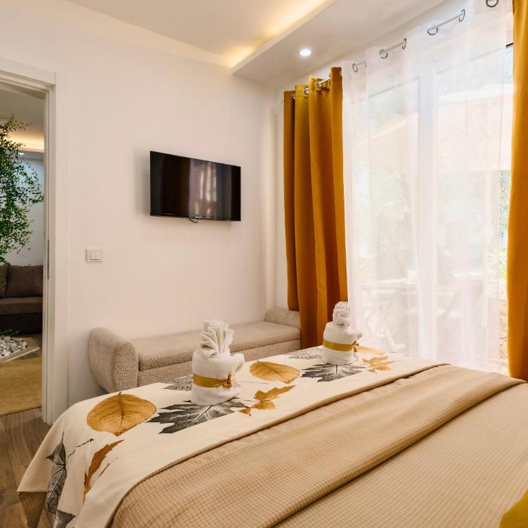 Eman Resort - King Suite with Pool View - 5