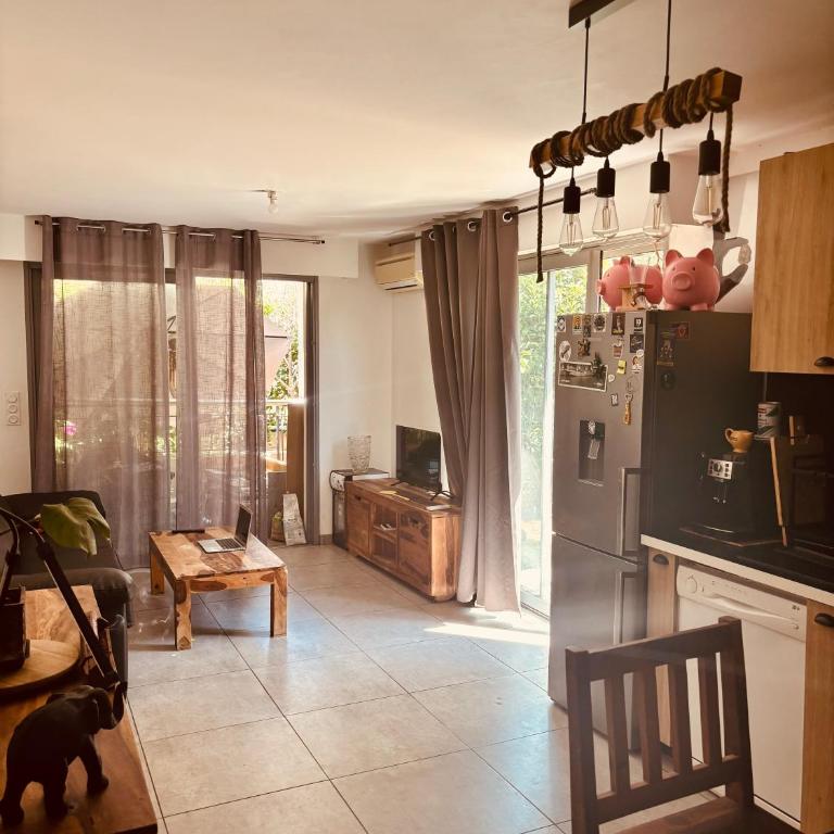 Magnifique studio avec terrasse et jardin - Appartement 2 Chambres - 5