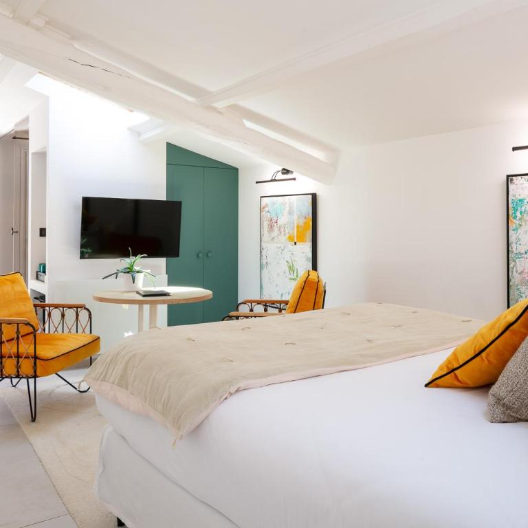 La Bastide de Damien, 5 clefs Demeure d'Exception et Table Remarquable dans le guide Teritoria, JACUZZI Privatif, Cuisine étoilée Dominique Frérard - Suite avec Jacuzzi - 7