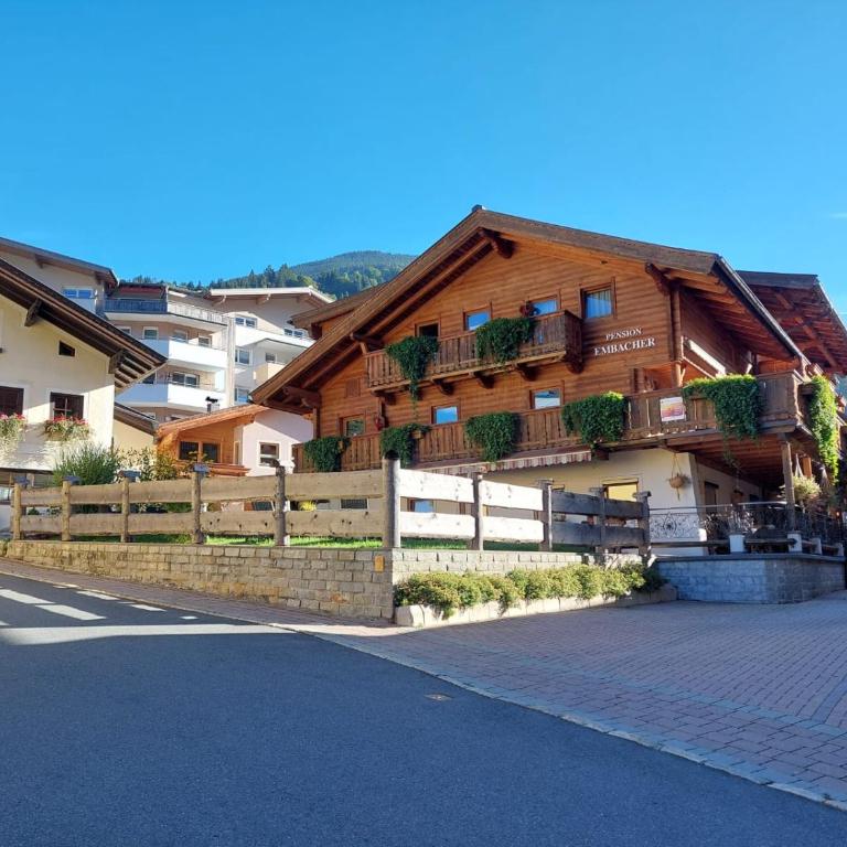 Pension Embacher GmbH & Co KG - Deluxe Doppelzimmer mit Dusche - 13
