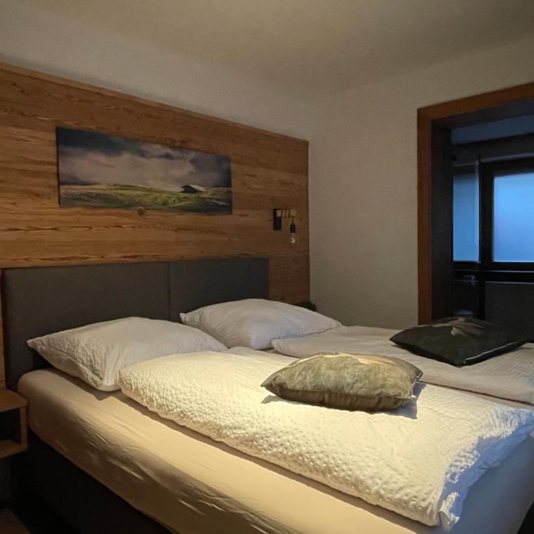 Pension Embacher GmbH & Co KG - Deluxe Doppelzimmer mit Dusche - 14
