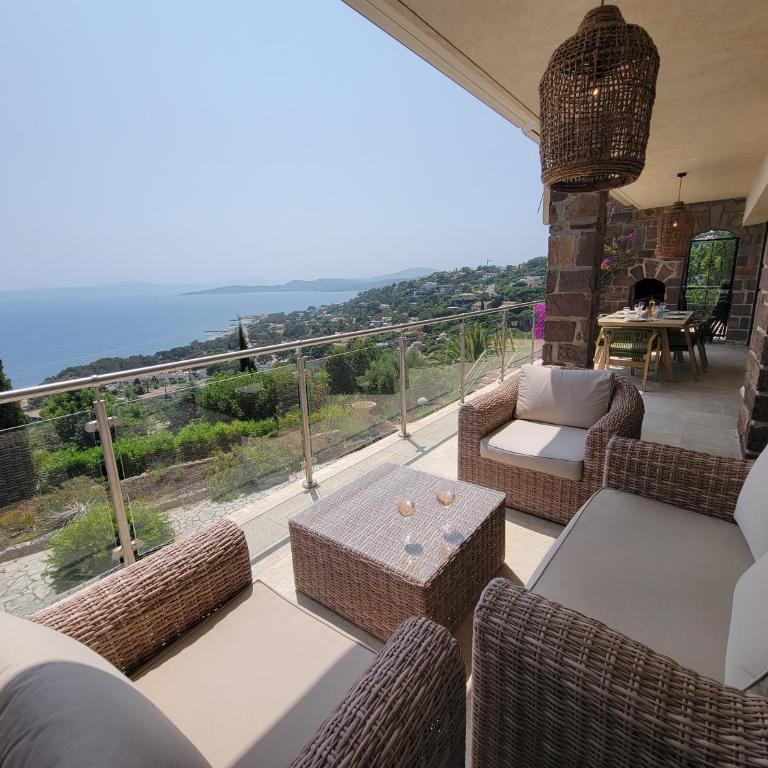 Familienfreundliche Villa Vistaero mit atemberaubenden Meerblick by Riviera Homelife Management - Maison de Vacances - 3