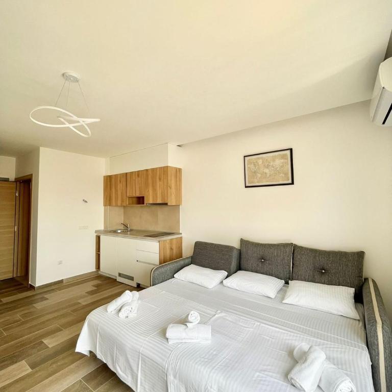 Square Residence & Pool - One-Bedroom Apartment - 4