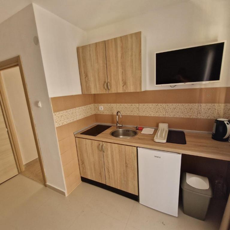 Guest House Damjana - Deluks Dvokrevetna Soba sa Bračnim Krevetom i Balkonom - 2