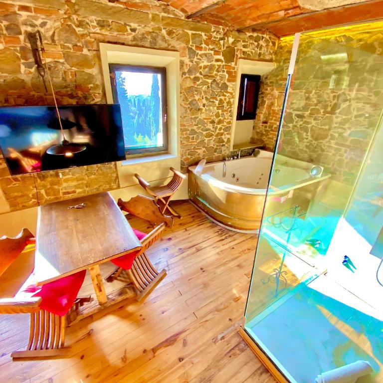 Castello di Montalbano - Suite Deluxe con Vasca Idromassaggio - 7