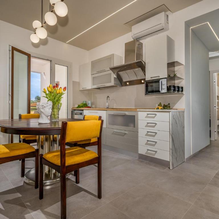 Appartamenti in Villa Syrenis vista mare con piscina riscaldata e campo da bocce - Appartamento Deluxe con 3 Camere da Letto - 2