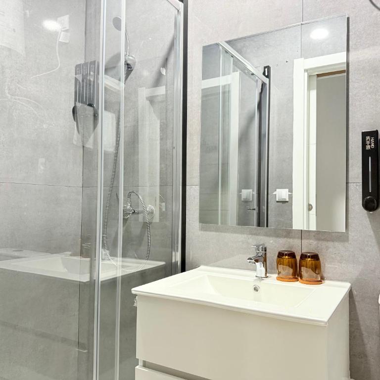 Journey Inn Madrid - Double Room - 3