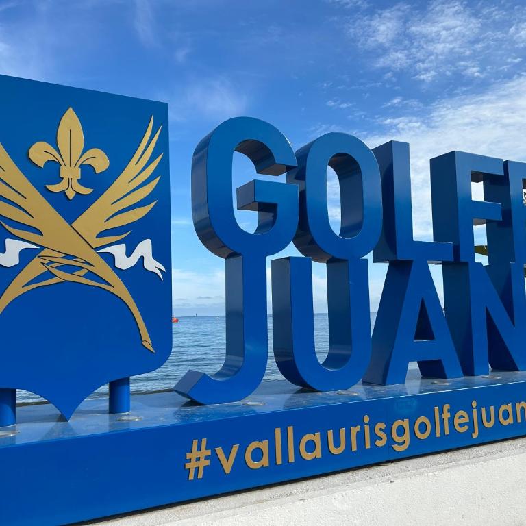 L'ESTIVALIERE - Golfe Juan - Confortable T3 vue mer - climatise et garage ferme - Appartement 2 Chambres avec Terrasse et Vue sur la Mer - 16