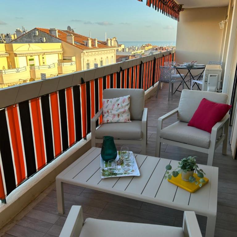 L'ESTIVALIERE - Golfe Juan - Confortable T3 vue mer - climatise et garage ferme - Appartement 2 Chambres avec Terrasse et Vue sur la Mer - 1