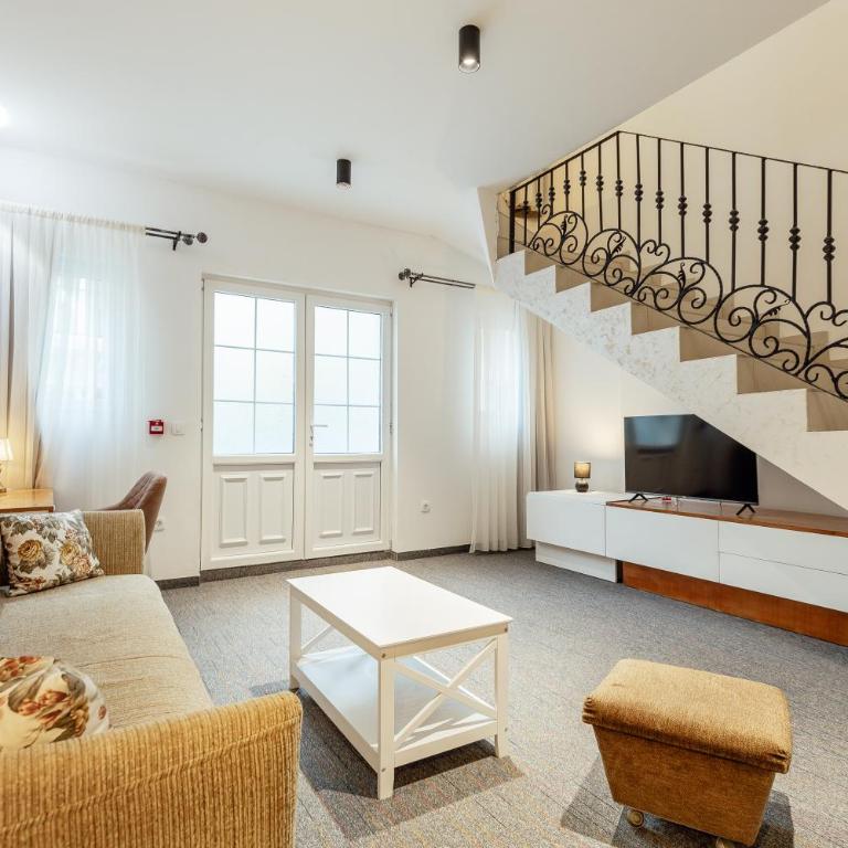 Hotel Subra Atrium - Comfort Suite - 3