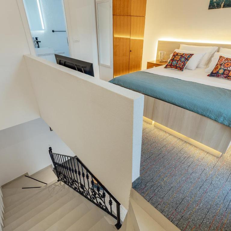 Hotel Subra Atrium - Comfort Suite - 6