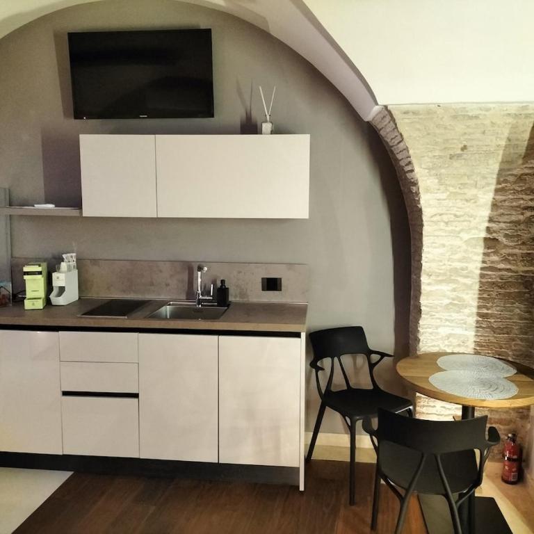 Via Montecastello Emotional Room - Appartamento con 1 Camera da Letto - 6
