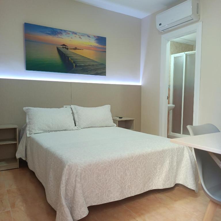 Las Rosas - Double Room with Private Bathroom - 4
