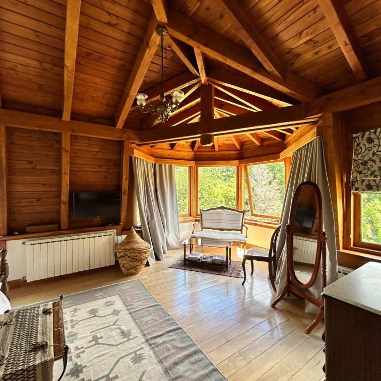 Residencia con alma patagónica en Arelauquen Golf & Country Club - Villa - 16