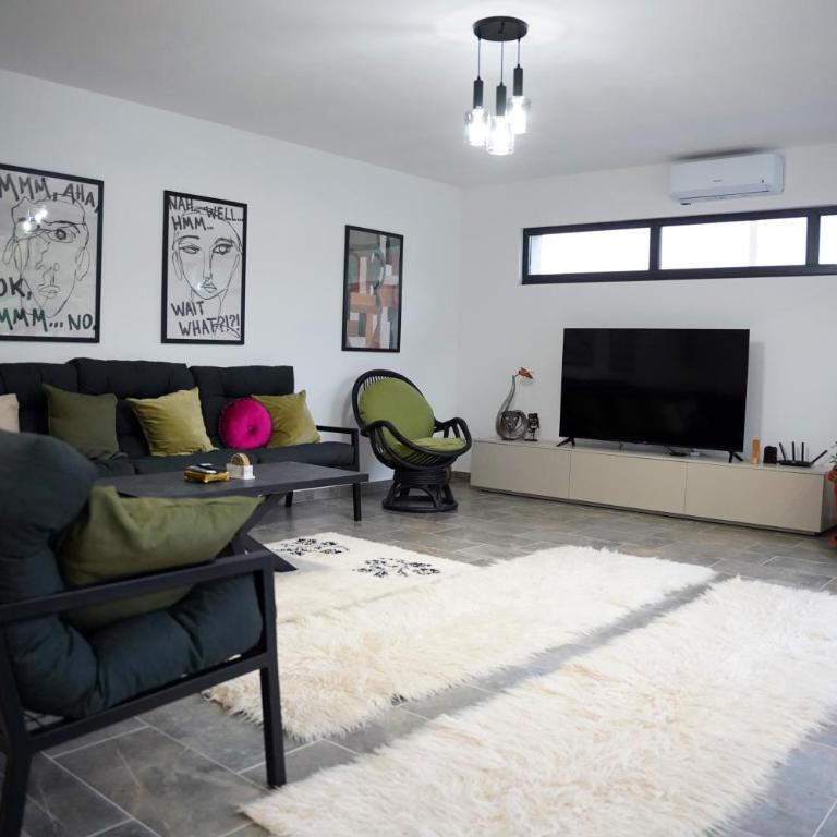 Luxe Waters Retreat - Three-Bedroom Villa - 7