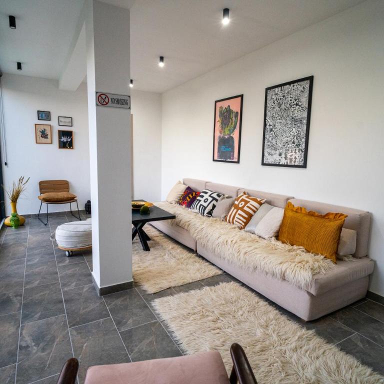 Luxe Waters Retreat - Three-Bedroom Villa - 26