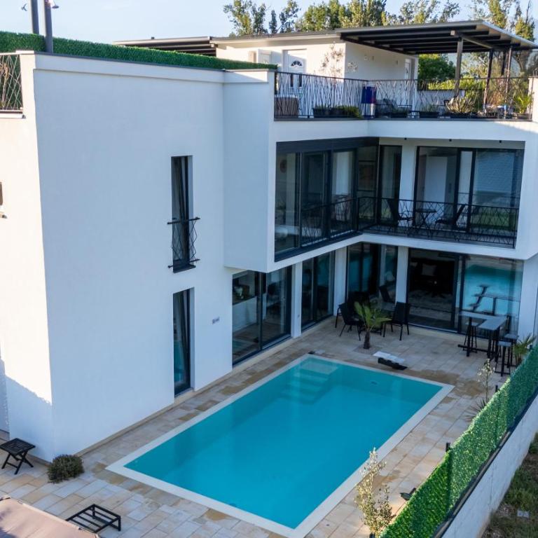 Luxe Waters Retreat - Three-Bedroom Villa - 30