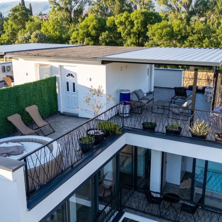 Luxe Waters Retreat - Three-Bedroom Villa - 36