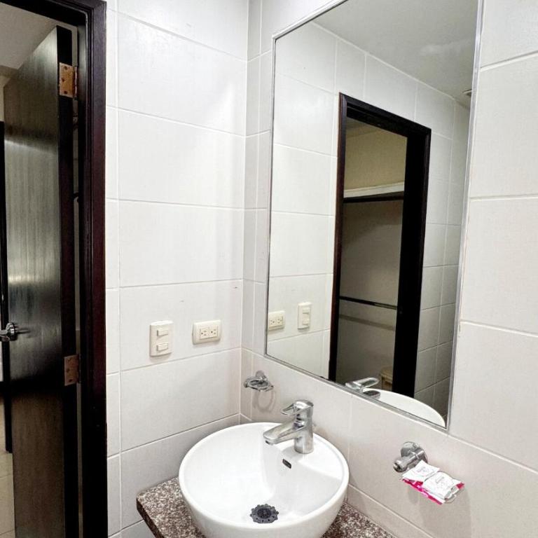 EcuaBook Family Apartment Airport 504 - Three-Bedroom Apartment - 40