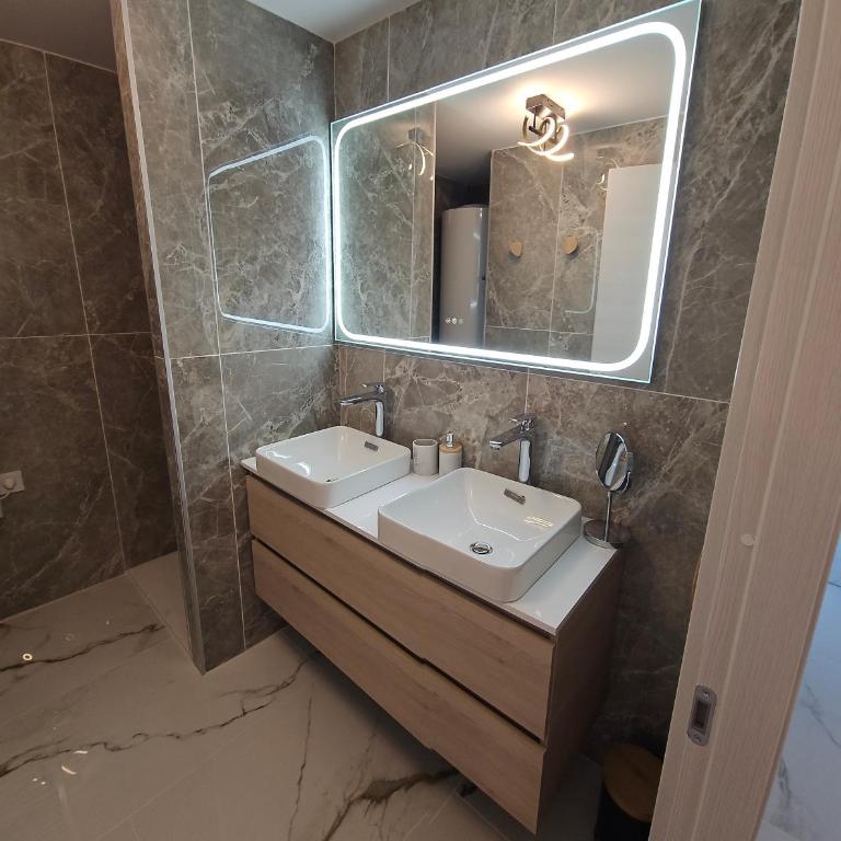 Chez Vicky, superbe appartement avec parking privé piscine et vue exceptionnelle - Appartamento con 2 Camere da Letto - 11