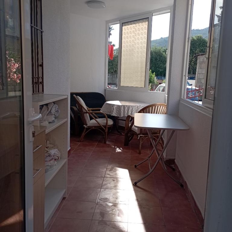 Nice summer apartment near sea - One-Bedroom Apartment - 7