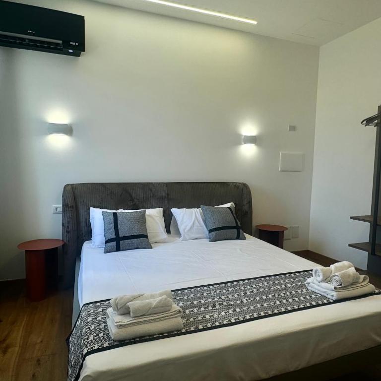 Luxenti Luxury Rooms - Camera King con Balcone - 9