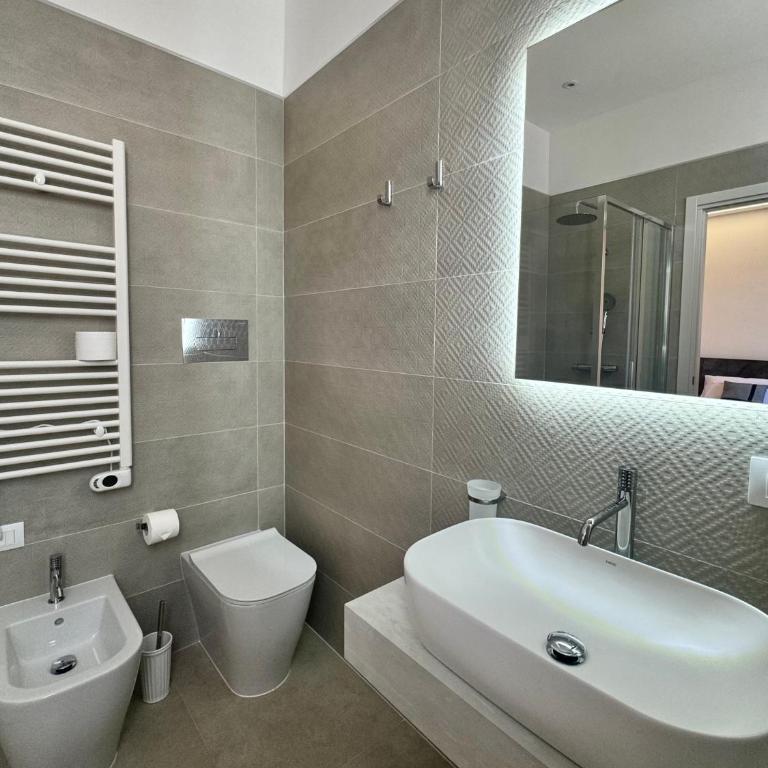 Luxenti Luxury Rooms - Camera King con Balcone - 10