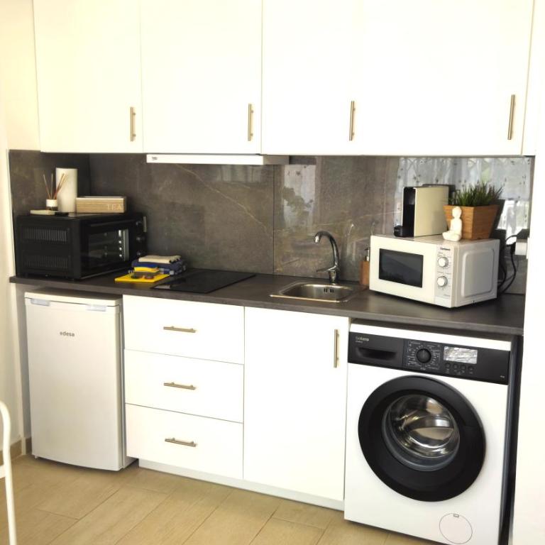Reel Apartments- Luxury Studio with swimming pool. - One-Bedroom Apartment - 18