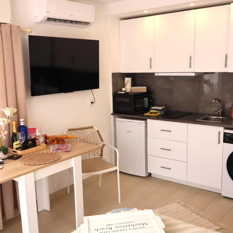 Reel Apartments- Luxury Studio with swimming pool. - One-Bedroom Apartment - 13