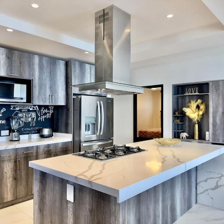Luxury Beachfront Condo 3BR 3BA with stunning views - Apartment - 5