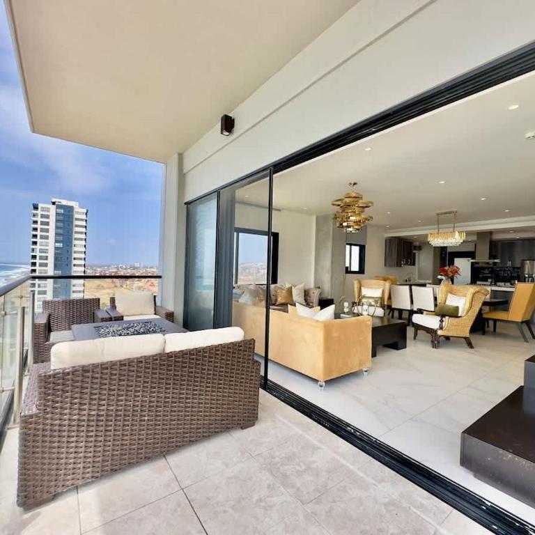 Luxury Beachfront Condo 3BR 3BA with stunning views - Apartment - 11