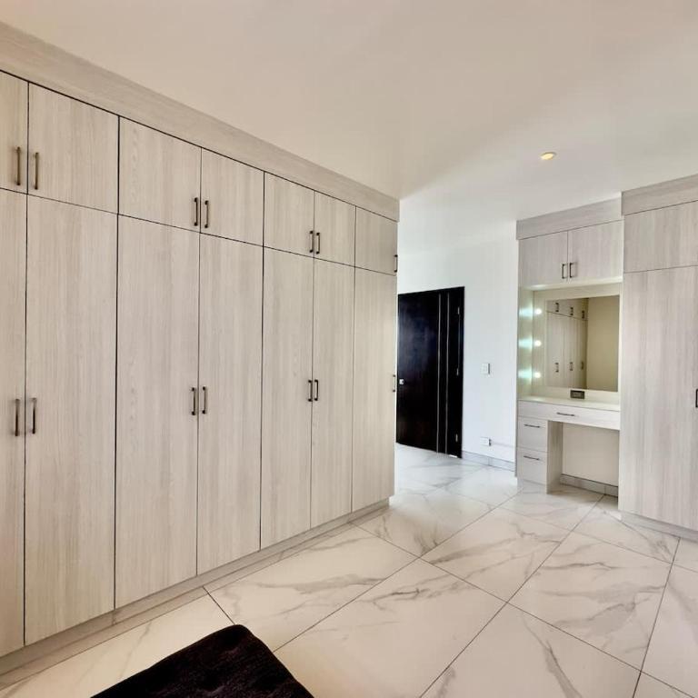 Luxury Beachfront Condo 3BR 3BA with stunning views - Apartment - 15