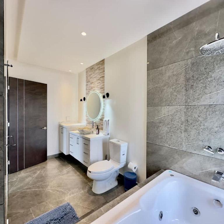 Luxury Beachfront Condo 3BR 3BA with stunning views - Apartment - 16