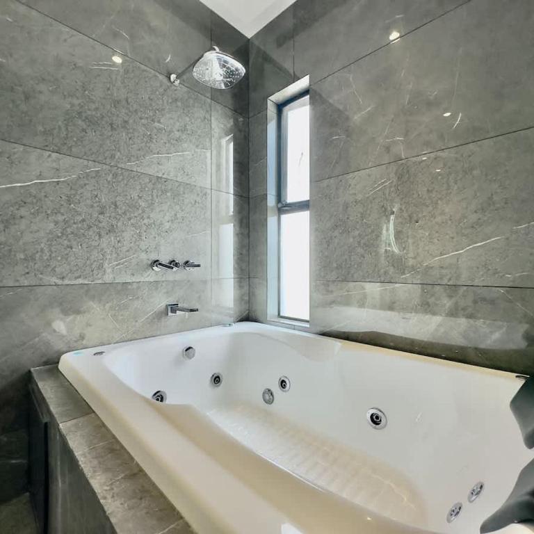 Luxury Beachfront Condo 3BR 3BA with stunning views - Apartment - 18