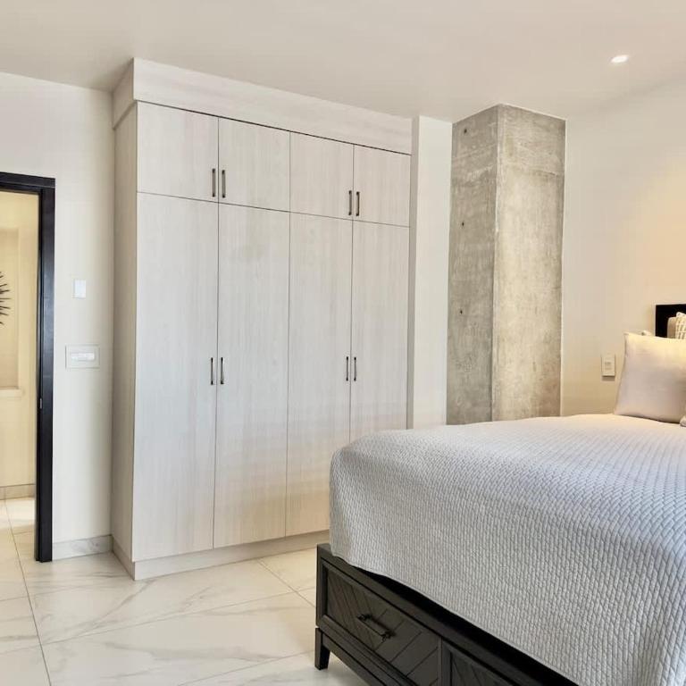 Luxury Beachfront Condo 3BR 3BA with stunning views - Apartment - 26