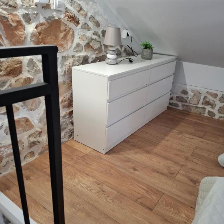Gallery Stone House - One-Bedroom Apartment - 13