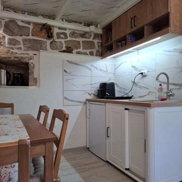 Gallery Stone House - One-Bedroom Apartment - 18