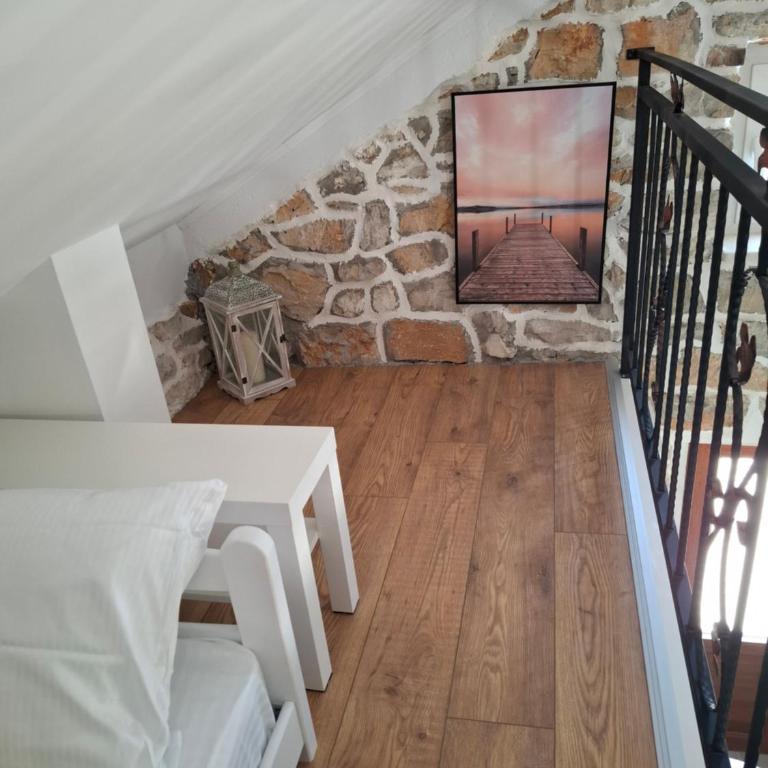 Gallery Stone House - One-Bedroom Apartment - 15