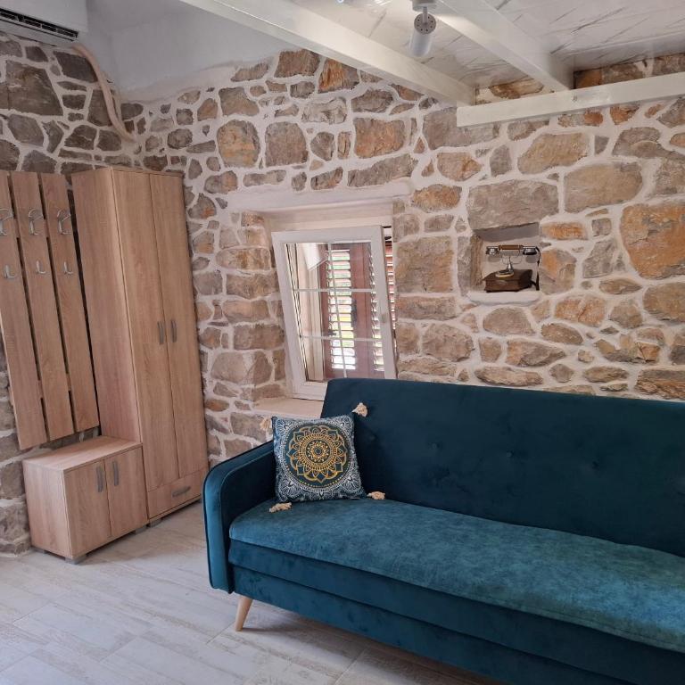 Gallery Stone House - One-Bedroom Apartment - 11
