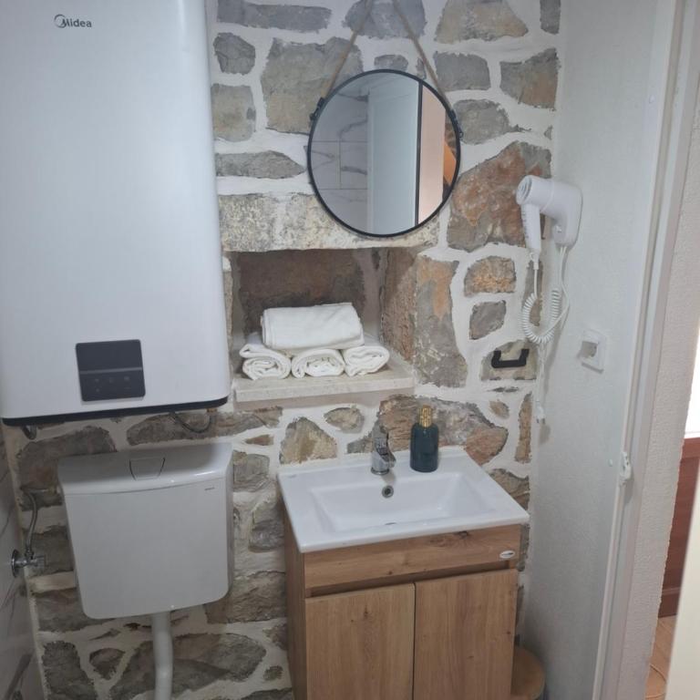 Gallery Stone House - One-Bedroom Apartment - 21