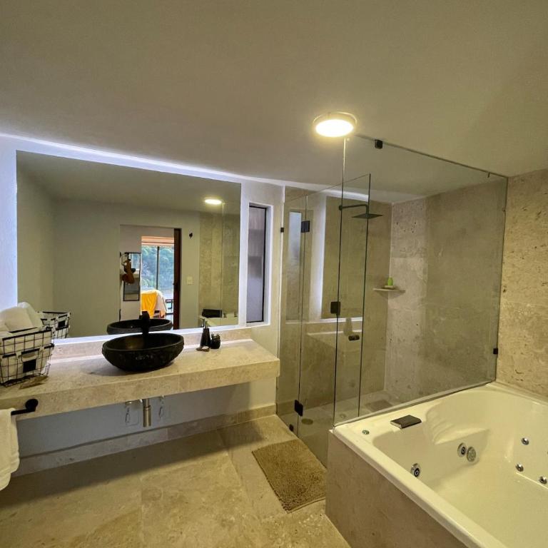 LUXO Casa en Valle de Bravo con jacuzzi y espectacular vista al lago - Villa - 49