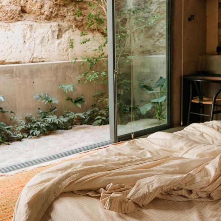 Becino - Deluxe King Room - 7