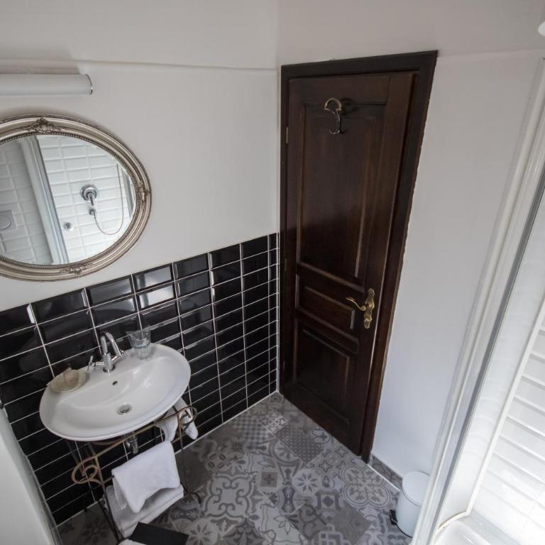 Hotel Ovo malo duše - Dvokrevetna Soba sa Bračnim Krevetom - 6