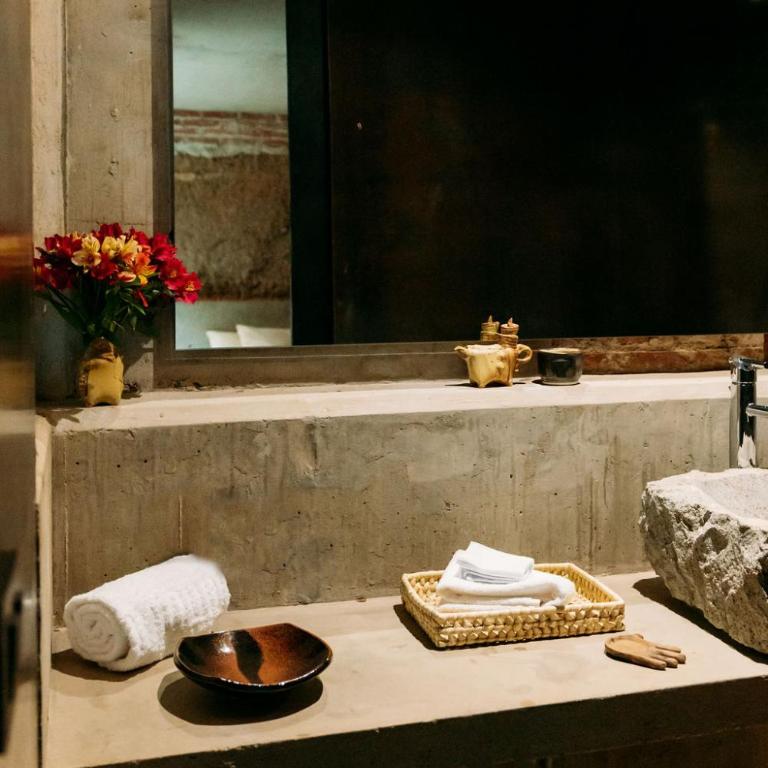 Becino - Deluxe King Room - 9