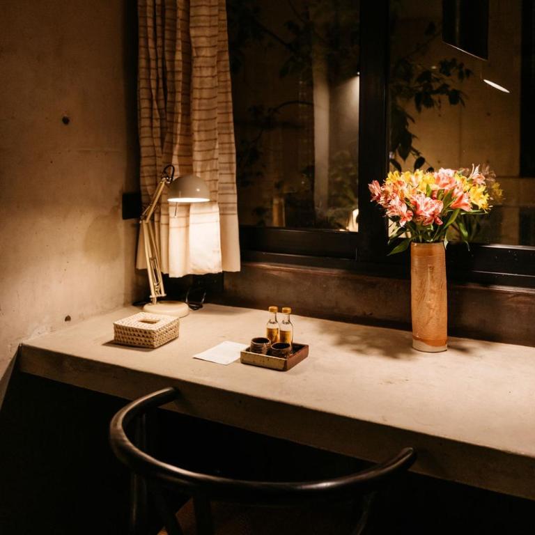 Becino - Deluxe King Room - 5