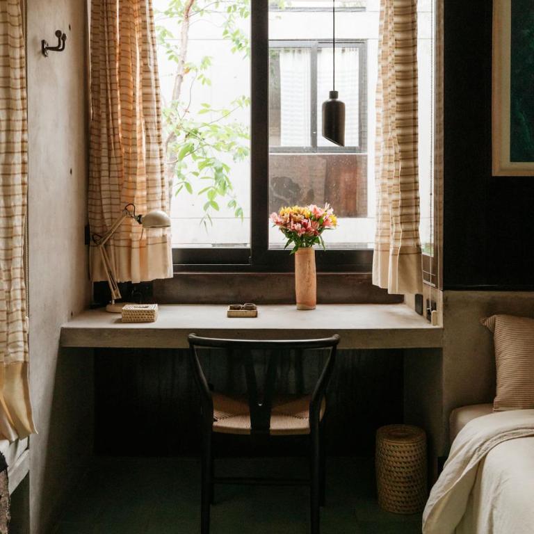 Becino - Deluxe King Room - 1