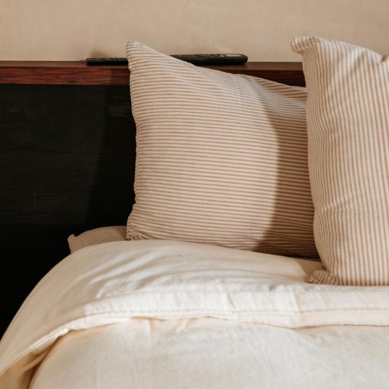 Becino - Deluxe King Room - 11