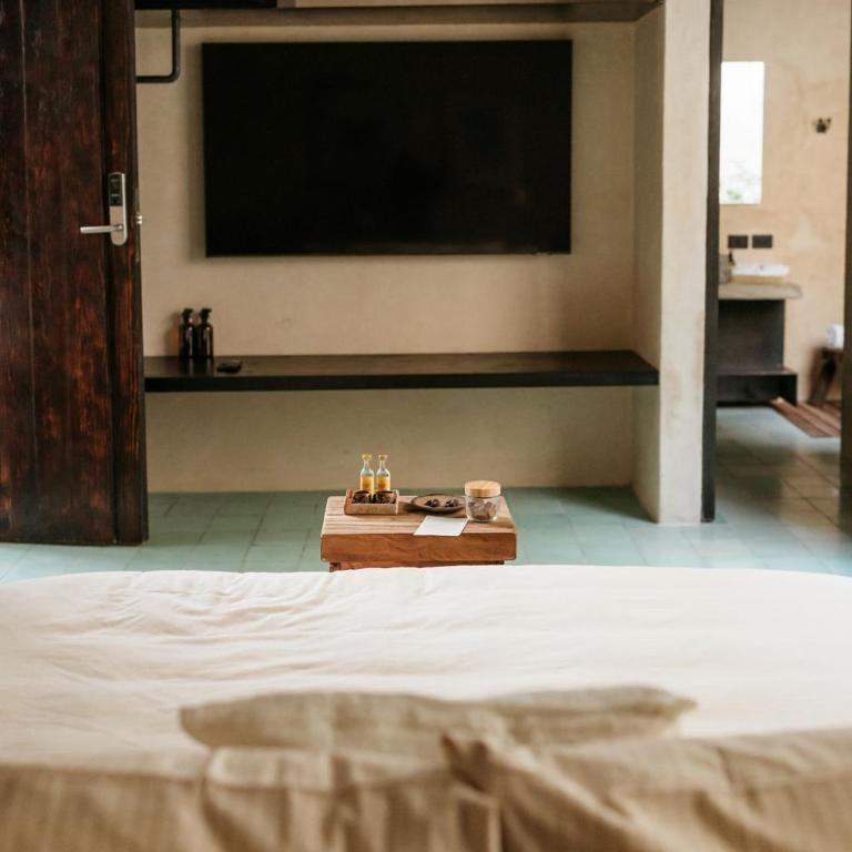 Becino - Deluxe King Room - 15