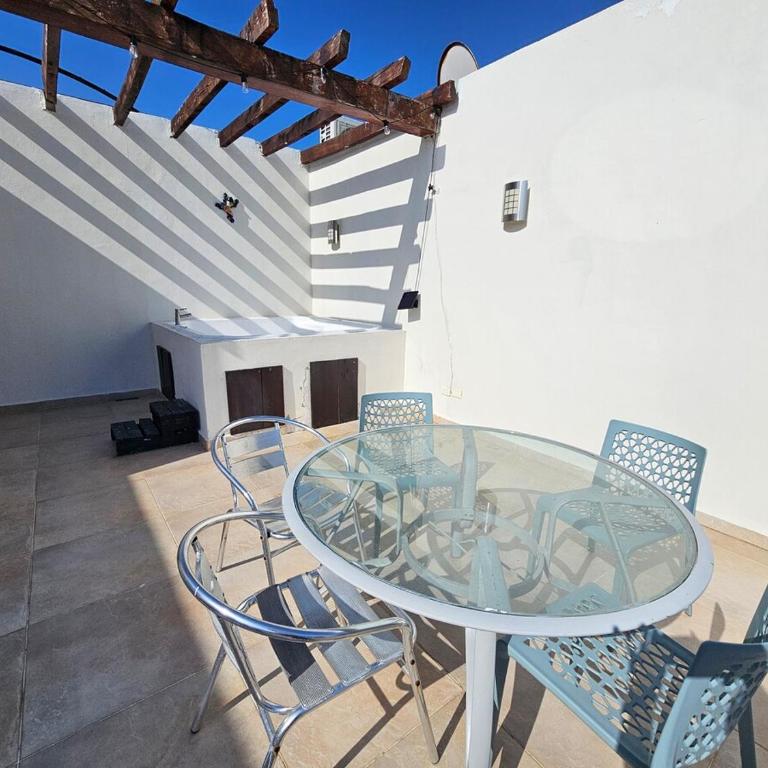 Apartment 5 min walking to the beach at Paraíso - Two-Bedroom Apartment with Terrace - 14